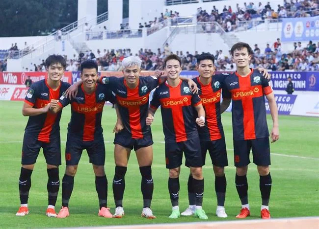Màn hình điện thoại hiển thị mã QR để tải i9bet141 App và hướng dẫn cài đặt từng bước